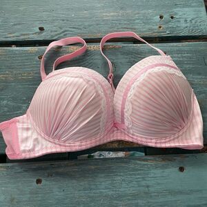 QT fem pink satin seashell padded push-up underwire bra 34 B